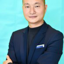 罗伟